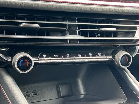 Used 2025 Chevrolet Traverse Z71 w/ Driver Confidence Package image 23