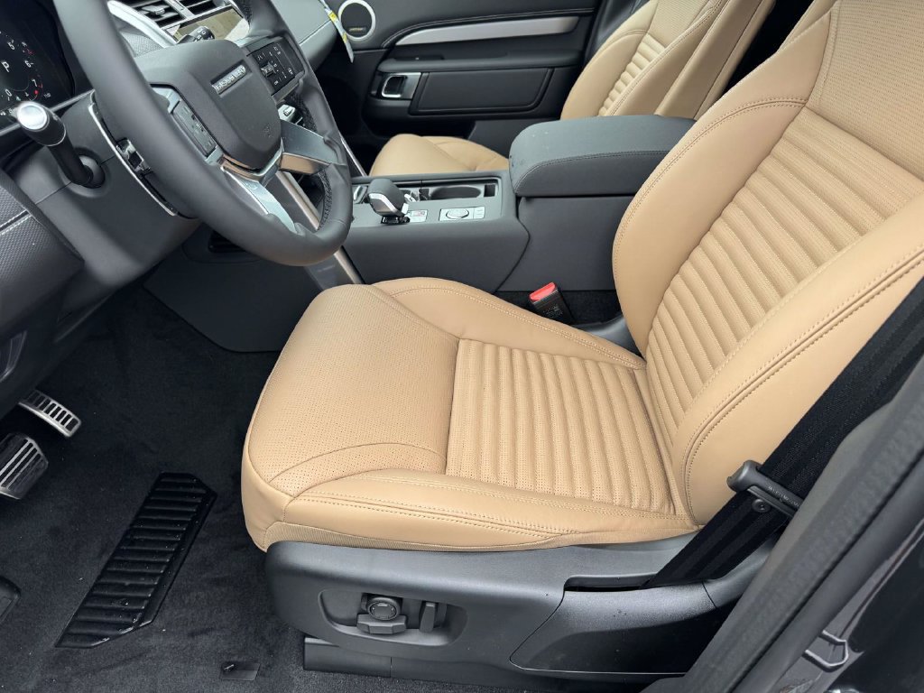 New 2026 Land Rover Discovery Limited Edition AWD/4WD image 9
