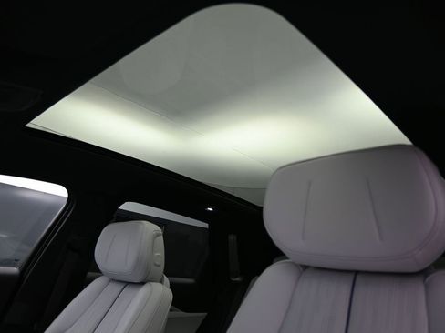 Used 2024 Cadillac Lyriq Luxury w/ LPO, Floor Liner Package AWD/4WD image 15