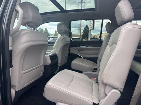 Used 2022 Jeep Wagoneer Series III w/ Premium Group I image 23