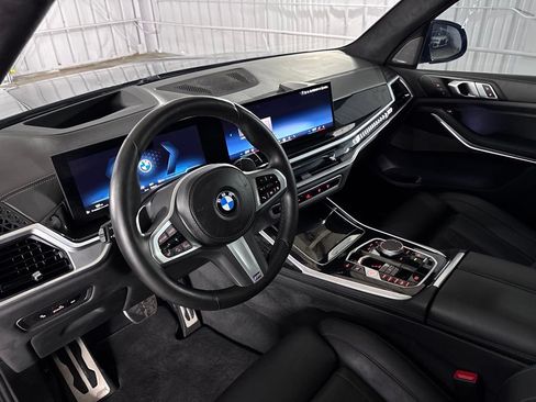 Used 2024 BMW X7 xDrive40i w/ M Sport Package AWD/4WD image 25