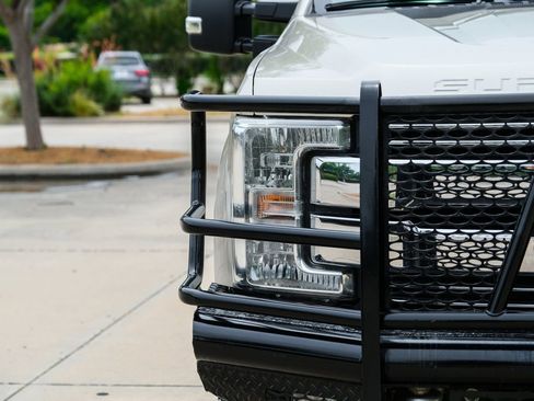 Used 2017 Ford F250 Lariat w/ Lariat Ultimate Package AWD/4WD image 5