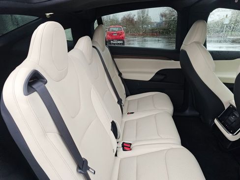 Used 2024 Tesla Model X Base image 15