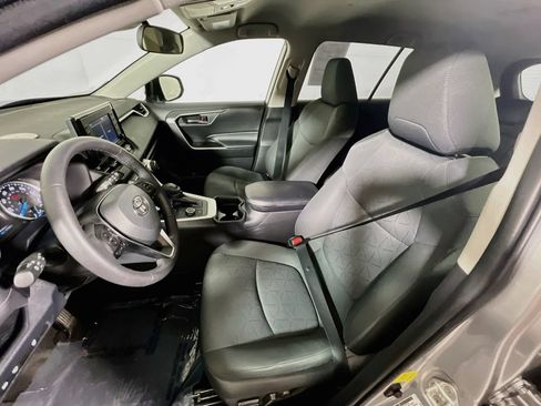 Used 2020 Toyota RAV4 XLE w/ XLE Grade Weather Package AWD/4WD image 18