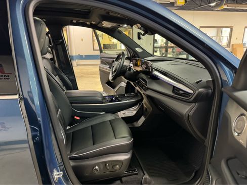 Certified 2025 Buick Enclave Avenir image 11