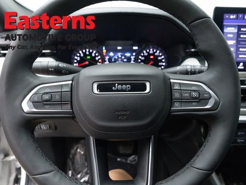 Used 2025 Jeep Compass Limited AWD/4WD image 10