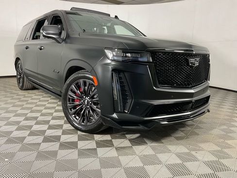 Used 2024 Cadillac Escalade ESV V w/ LPO, ONYX Package image 42