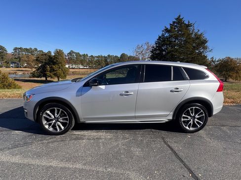 Used 2016 Volvo V60 T5 Cross Country w/ Convenience Package image 8