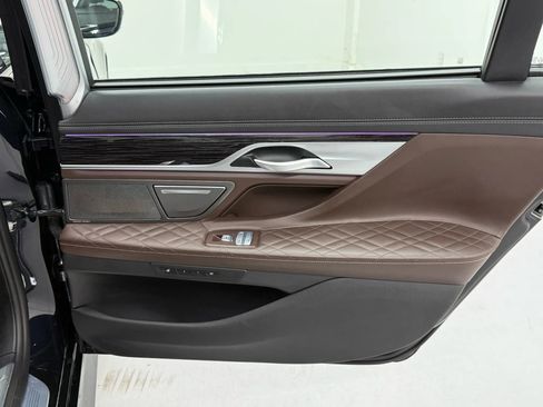 Used 2022 BMW 750i xDrive w/ Luxury Rear Seating Package image 18