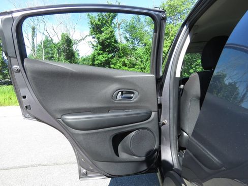 Used 2018 Honda HR-V LX image 18