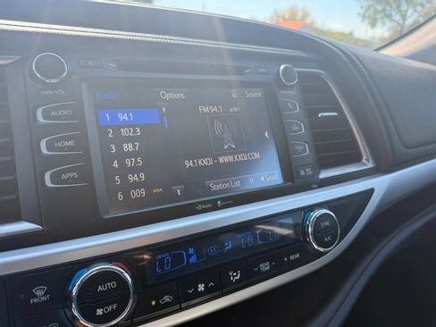 Used 2015 Toyota Highlander XLE AWD/4WD image 17