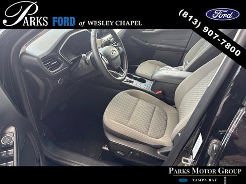 Used 2022 Ford Escape SE w/ SE Sport Appearance Package FWD image 5