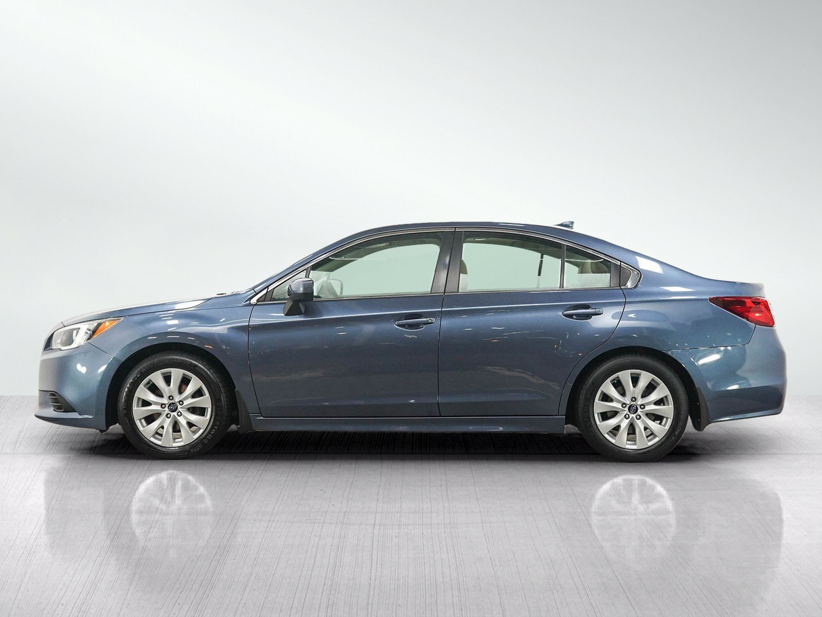 Used 2016 Subaru Legacy 2.5i Premium w/ Moonroof Package AWD/4WD image 2