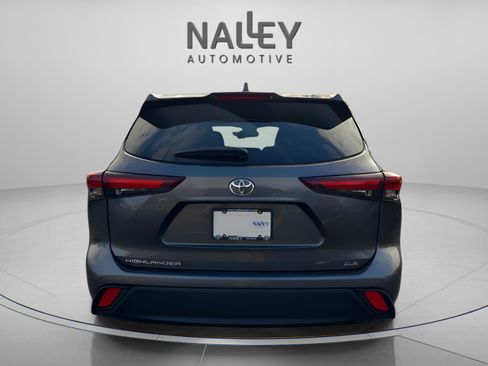 Certified 2024 Toyota Highlander XLE image 5