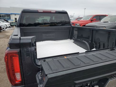 Certified 2025 GMC Sierra 1500 SLT image 32