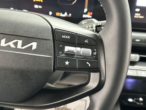 Used 2025 Kia K4 EX image 25