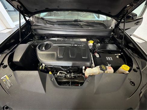 Used 2019 Jeep Cherokee Latitude Plus w/ Cold Weather Group AWD/4WD image 11