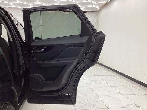 Used 2018 Jaguar F-PACE Premium image 26