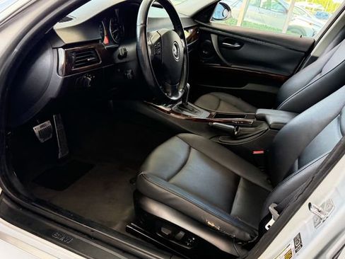 Used 2006 BMW 330i Sedan RWD image 6