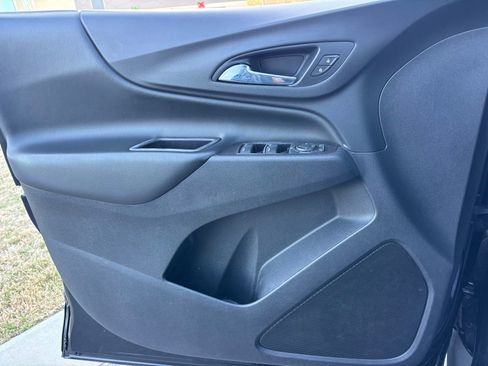 Used 2021 Chevrolet Equinox LT image 12