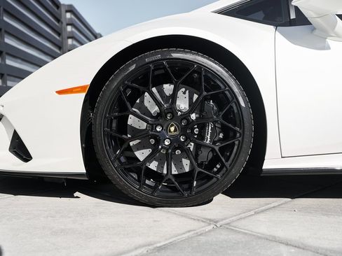Used 2022 Lamborghini Huracan EVO image 3
