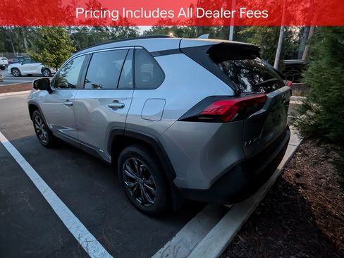 Used 2022 Toyota RAV4 XLE Premium AWD/4WD image 5