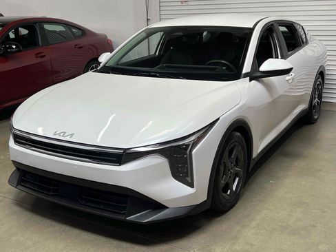 Used 2025 Kia K4 FWD image 3