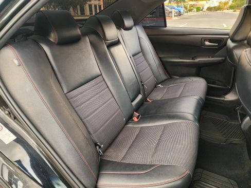 Used 2015 Toyota Camry SE FWD image 14