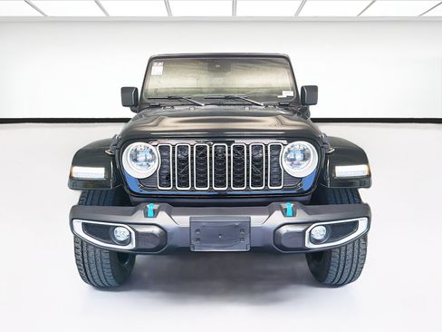 Used 2024 Jeep Wrangler Unlimited Sahara w/ Technology Group AWD/4WD image 2