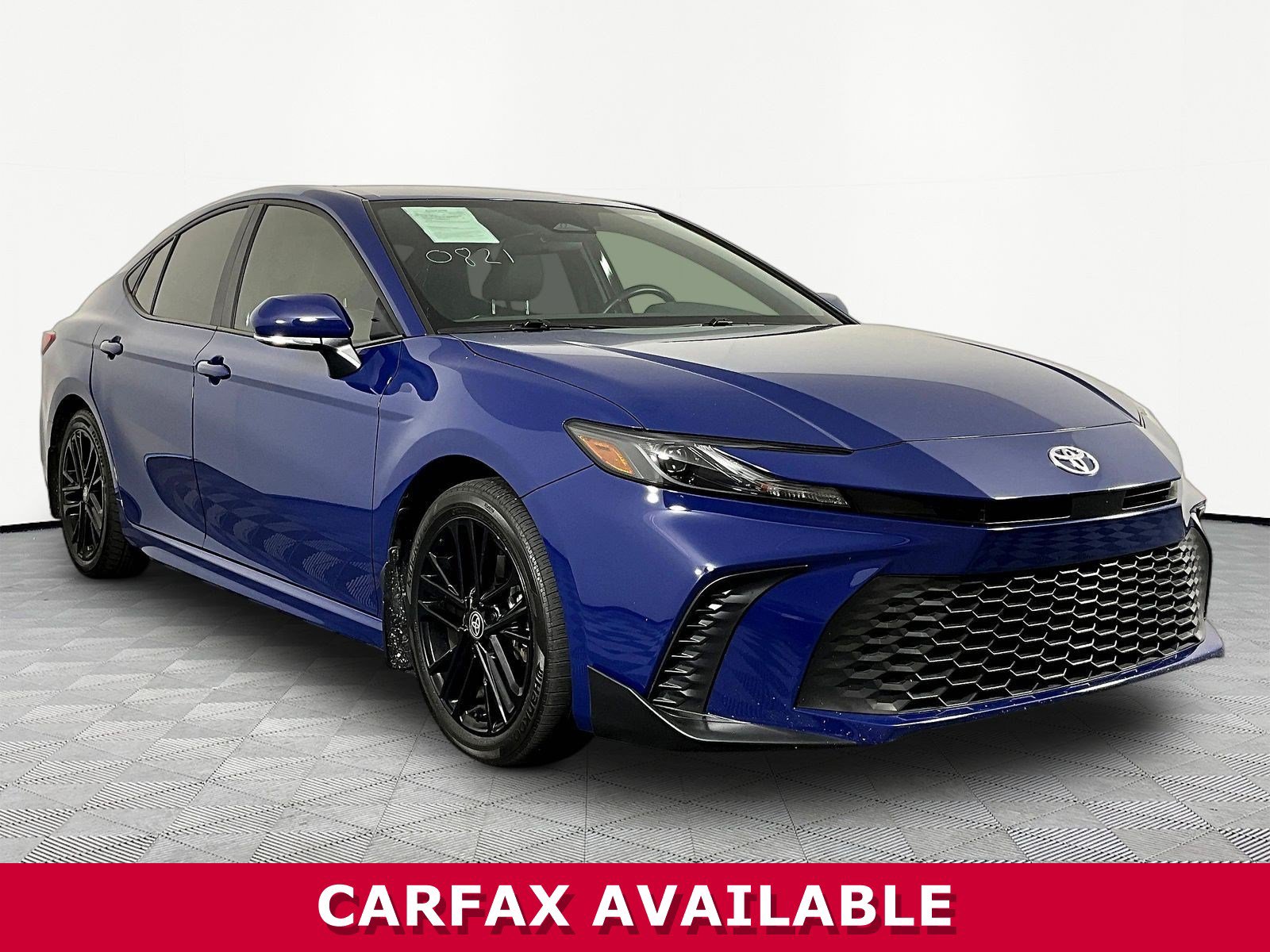 Used 2025 Toyota Camry SE FWD image 3