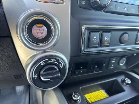 Used 2018 Nissan Titan PRO-4X w/ Pro-4x Convenience Package AWD/4WD image 26