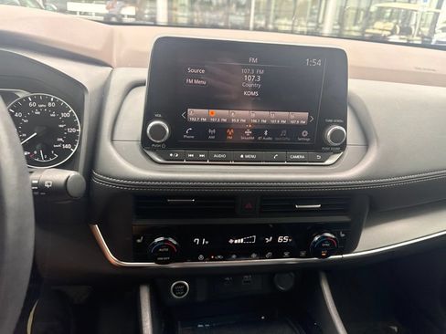 Used 2023 Nissan Rogue SV w/ SV Premium B Package FWD image 11