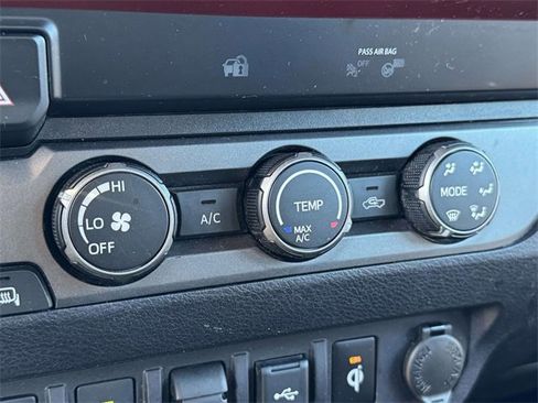 Used 2020 Toyota Tacoma TRD Off-Road w/ Technology Package image 5