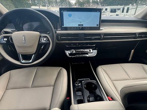 New 2026 Lincoln Corsair Premiere image 5