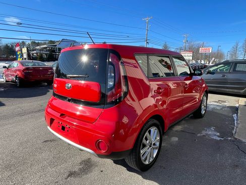 Used 2017 Kia Soul + image 4