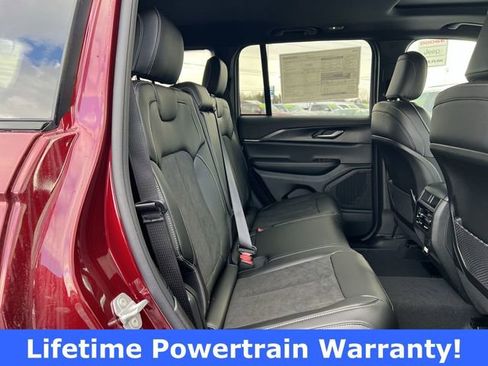 New 2025 Jeep Grand Cherokee Laredo image 18