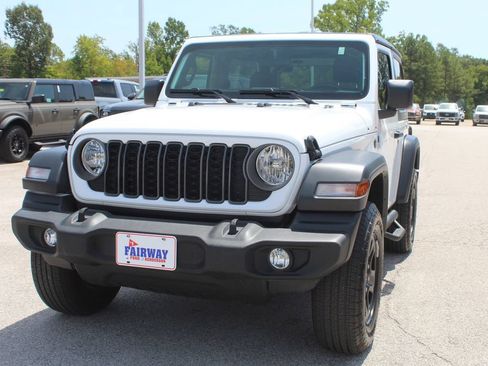 Used 2026 Jeep Wrangler Sport AWD/4WD image 4