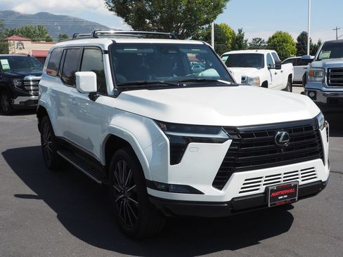 Used 2024 Lexus GX 550 w/ Cold Area Package AWD/4WD image 3