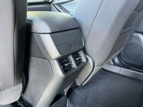 Used 2025 Chevrolet Equinox LT FWD image 19