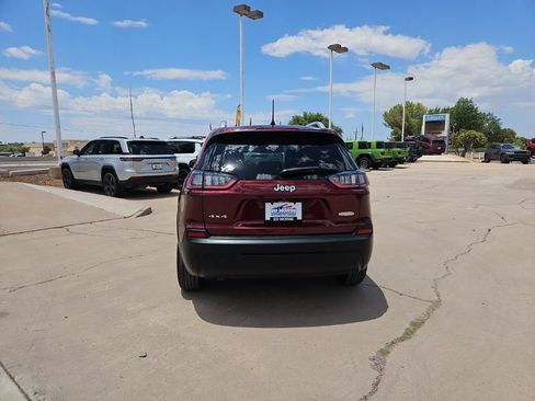 Used 2021 Jeep Cherokee Latitude AWD/4WD image 3