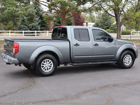 Used 2017 Nissan Frontier SV w/ SV Value Truck Package AWD/4WD image 4