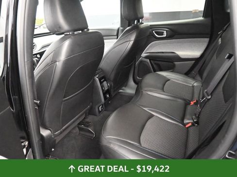 Used 2024 Jeep Compass Latitude image 18