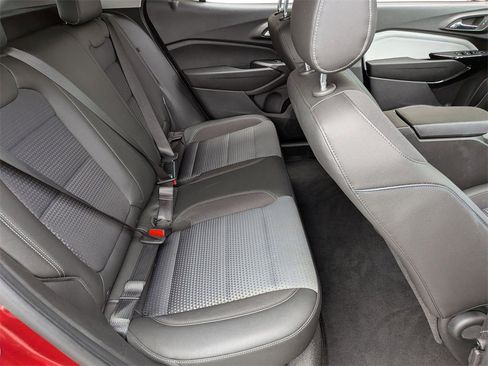 Used 2025 Chevrolet Trax LT w/ LT Convenience Package image 30