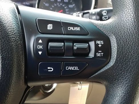 Used 2021 Kia Sedona LX FWD image 17