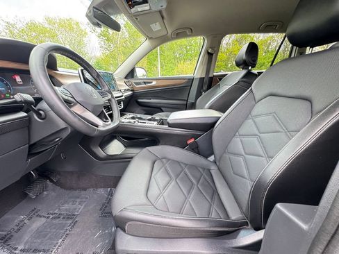 Used 2024 Volkswagen Atlas SE AWD/4WD image 21