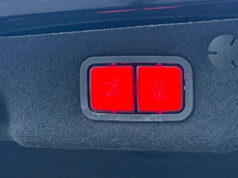 Used 2021 Mercedes-Benz C 300 4MATIC Sedan image 9