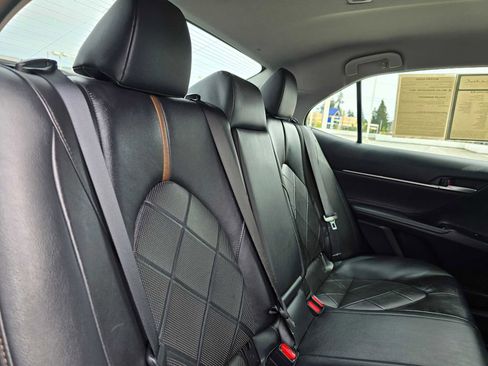 Used 2018 Toyota Camry XLE FWD image 14