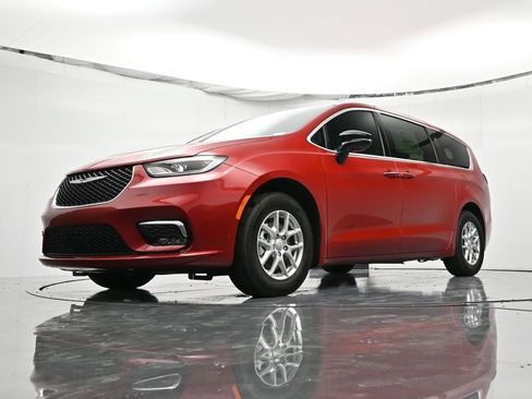 New 2026 Chrysler Pacifica Select image 34