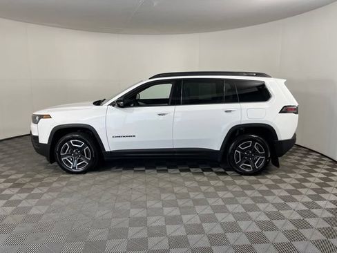 Used 2026 Jeep Cherokee Laredo AWD/4WD image 4