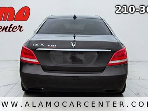 Used 2016 Hyundai Equus Signature RWD image 4